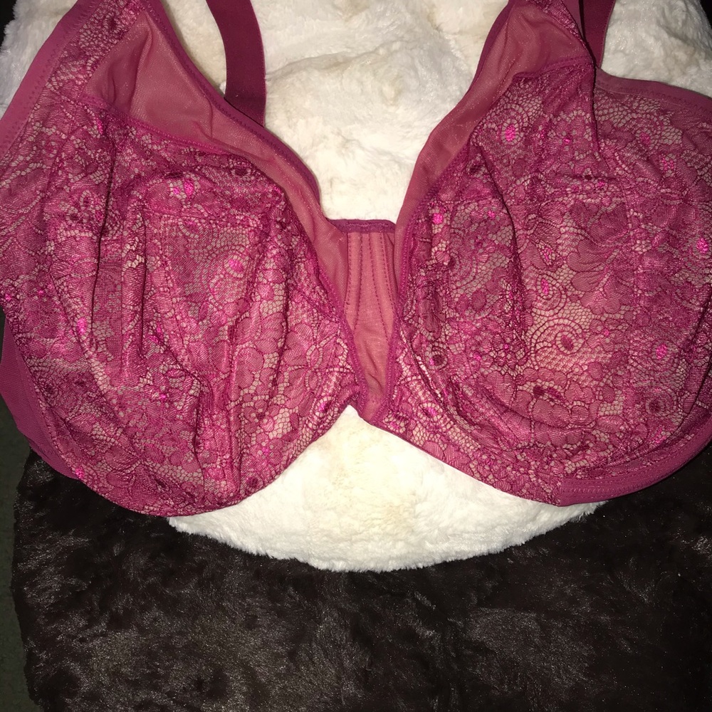 Beautiful Raspberry full coverage bra 38K.
